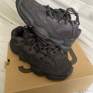 Yeezy’s 500 utility black